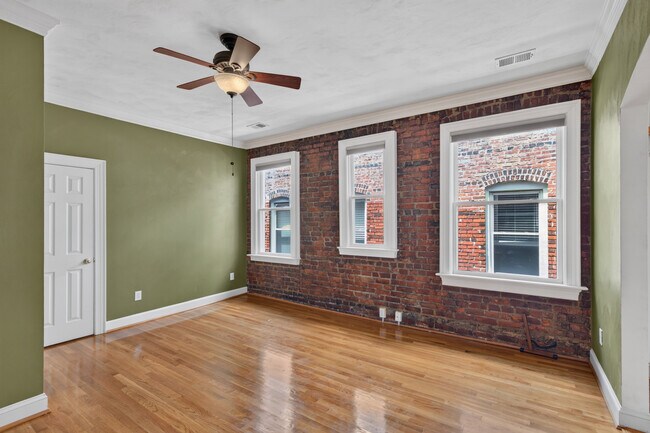 Building Photo - 1315 Colonial Ave
