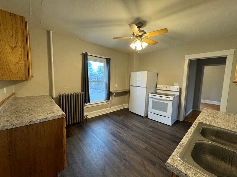 Building Photo - 1865 Fisher St