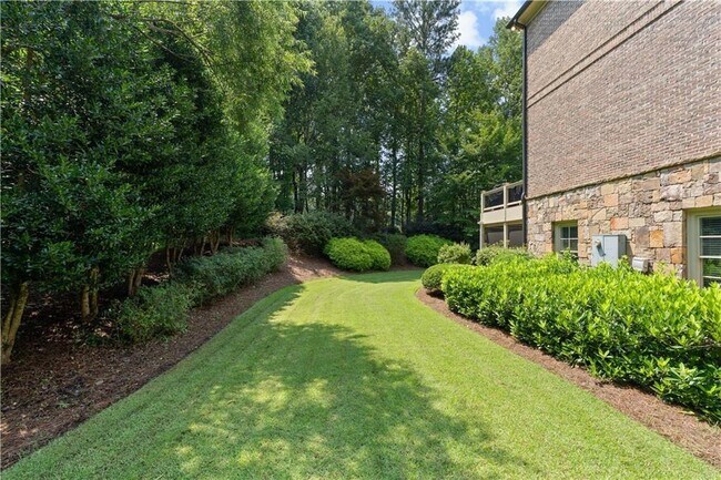Building Photo - 6327 Howell Cobb Ct