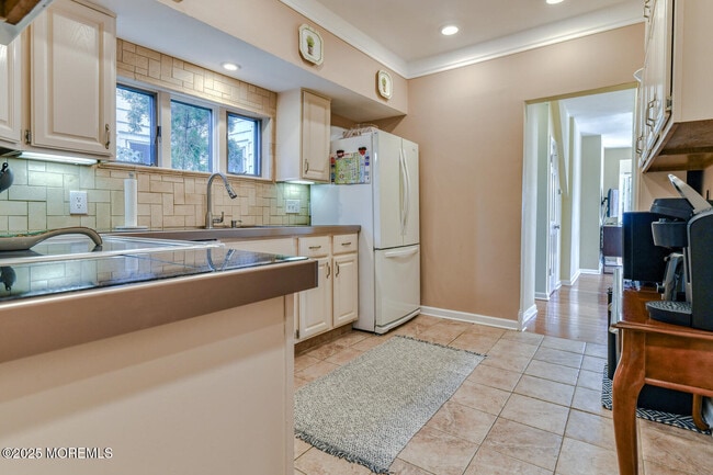 Building Photo - 113 Central Ave