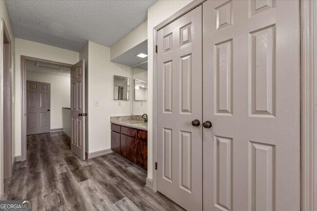 Building Photo - 210 Appleby Dr