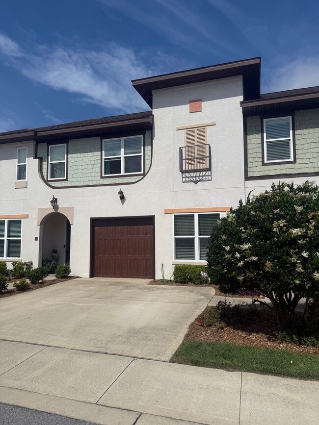 Building Photo - Updated Townhouse in Destin with Garage!