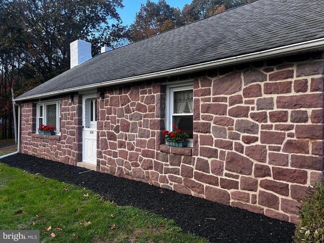 Building Photo - 636 Ridgeway Rd