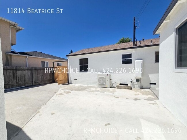 Building Photo - 11814 Beatrice St