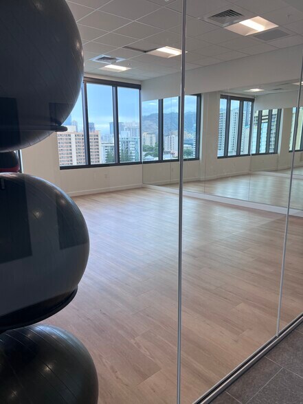 Yoga Room - 1515 Liona St