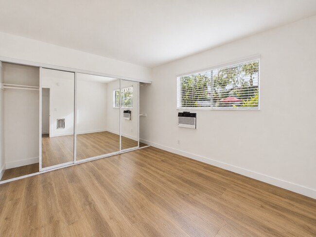 Building Photo - 7722 Reseda Blvd