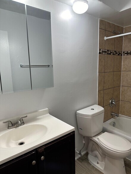 Building Photo - 430 W Stevens Dr