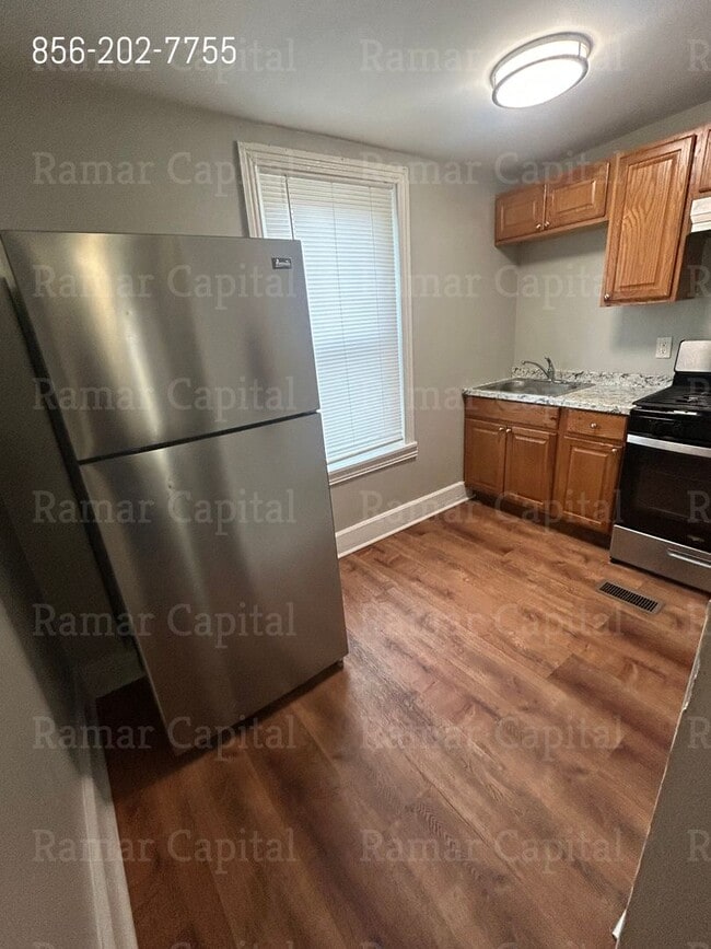 Building Photo - 912 Mt Ephraim Ave