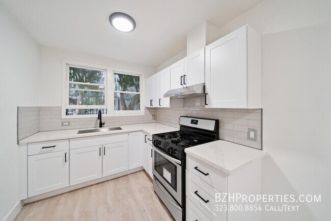 Building Photo - 1136 S Sherbourne Dr