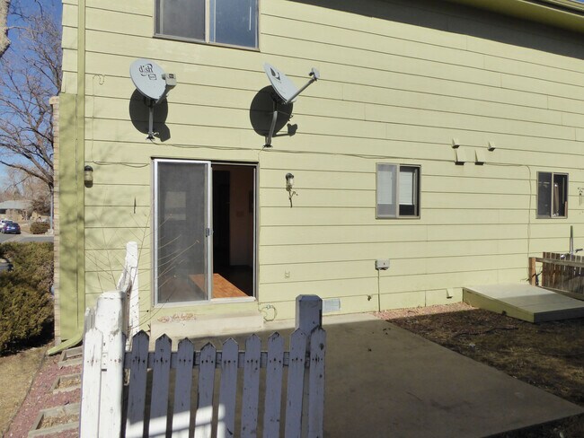 Building Photo - 1624 Azalea Dr