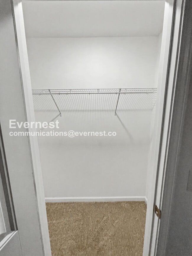 Building Photo - 3 Bed, 2.5 Bath Home with Fenced Yard & Garage / Available Now!