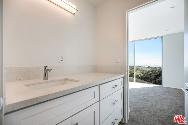 Building Photo - 28405 Via Acero St