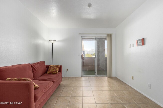 Building Photo - 1810 E Blacklidge Dr