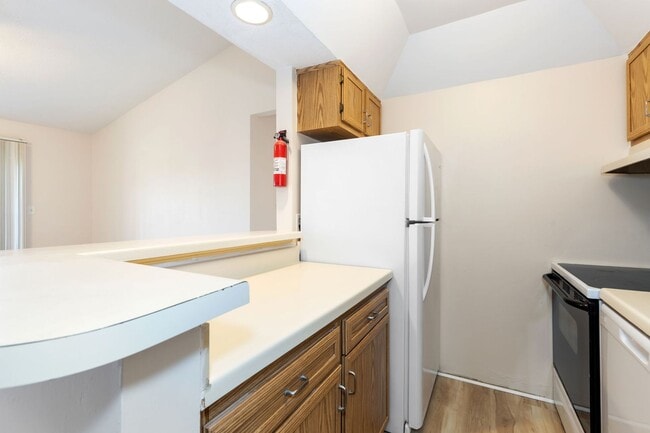 Building Photo - Ready to Rent