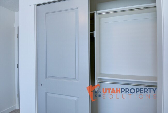 Building Photo - 959 W 540 S