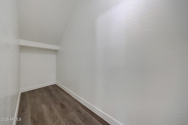 Building Photo - 921 E Desert Ln