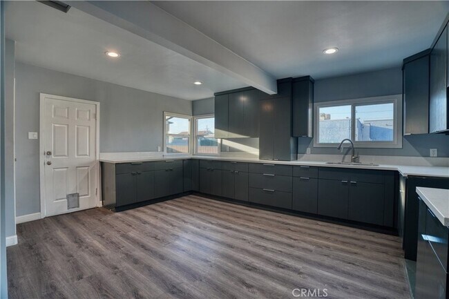 Building Photo - 127 S Townsend Ave