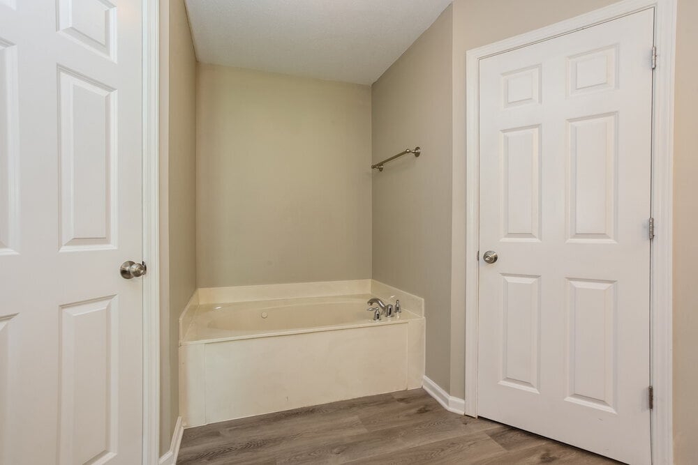 Building Photo - 1657 Madison Cove E