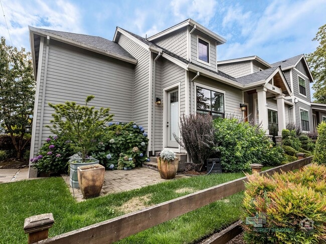 Building Photo - 264 D Ave