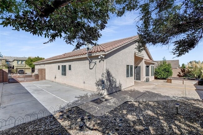 Building Photo - 8325 Jo Marcy Dr