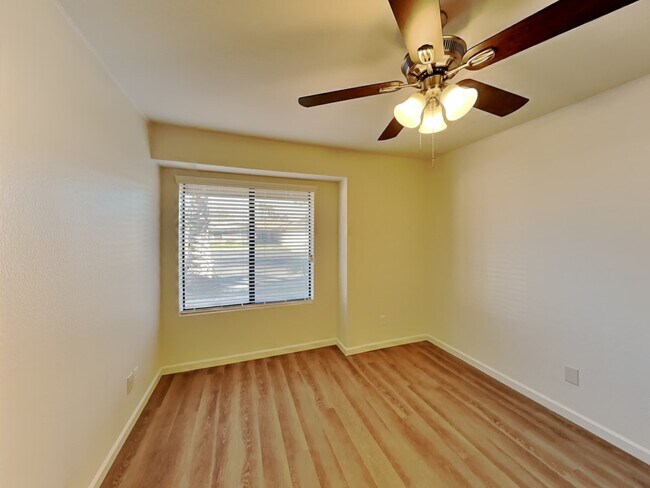 Building Photo - 421 E Encinas Ave