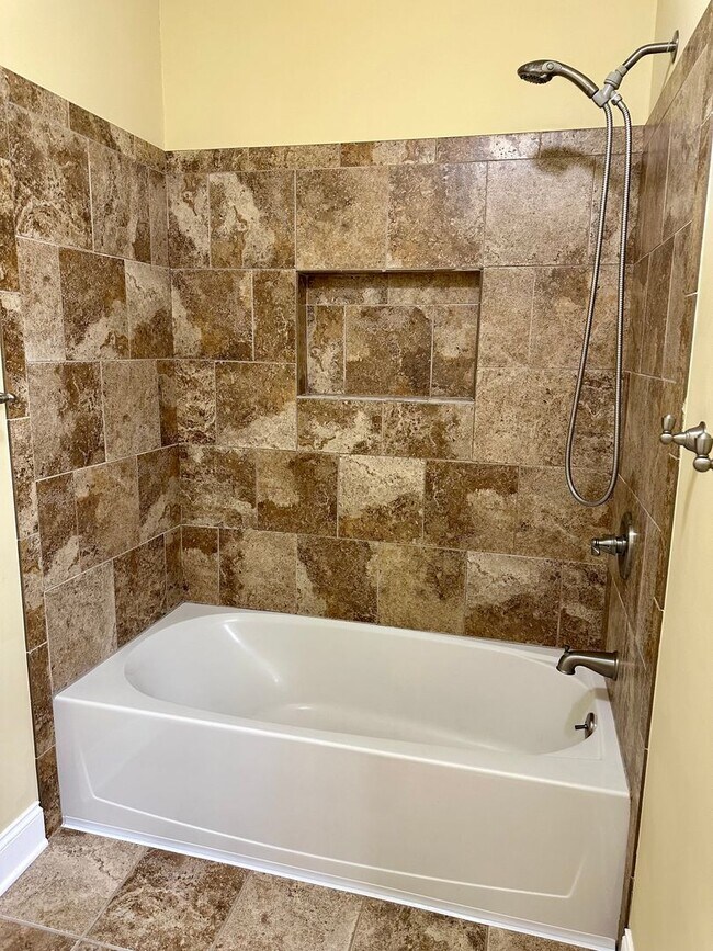 Building Photo - 3  bedroom 1.5 bath now available in Oolte...