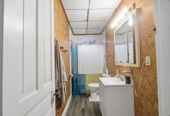 Building Photo - NT - 2342 Stratford Ave.