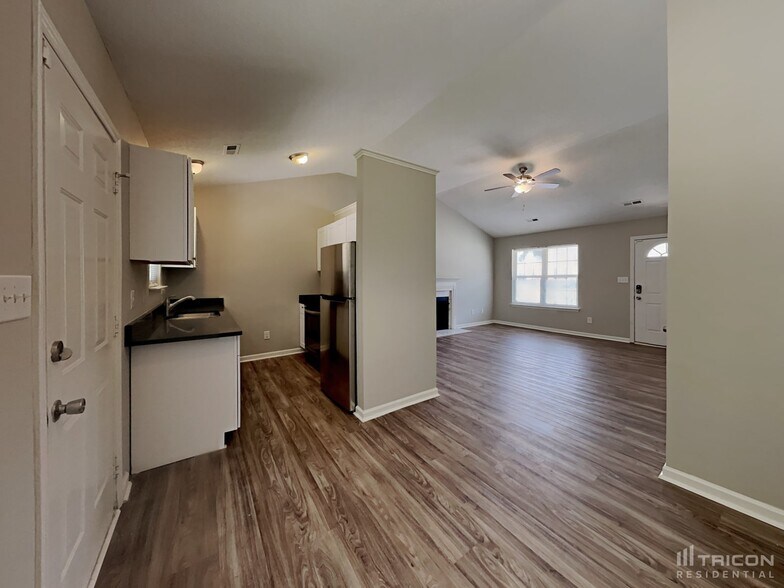 Building Photo - 1134 Summit Hills Dr