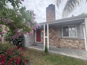 Building Photo - Cozy 2 Bedroom Near Downtown – Pre-Lease Available Today!