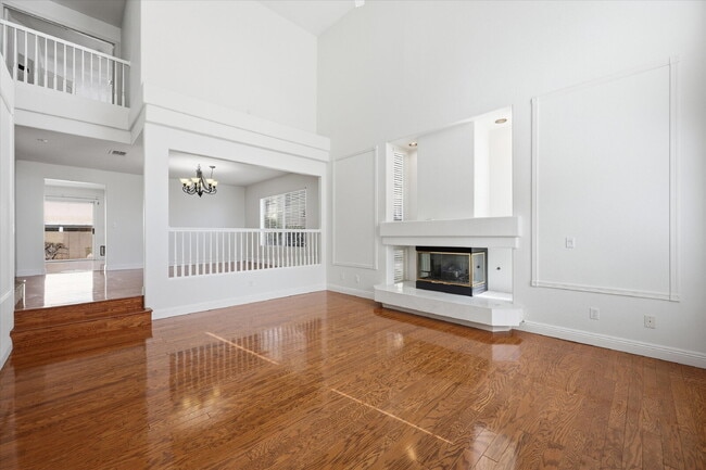 Building Photo - Exquisite 5-bed, 3-bath home w/ spacious 3-car garage offers luxurious living & effortless entert...