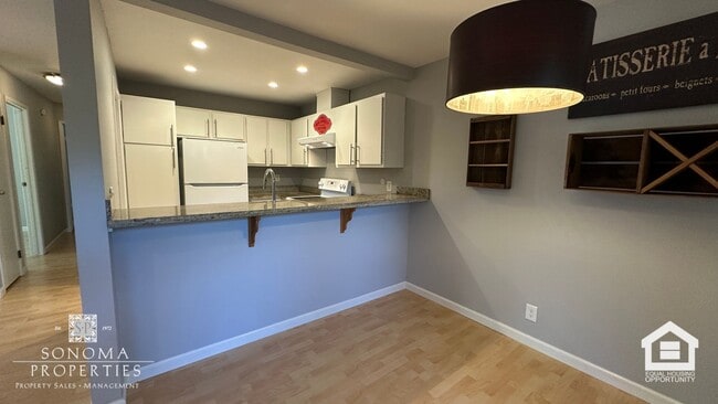 Building Photo - Updated Downtown Sonoma Condo!
