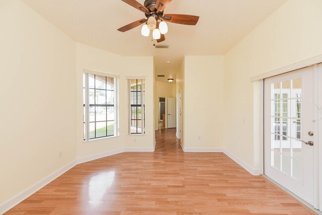 Building Photo - 4068 Gardenwood Cir