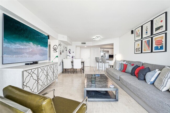 Building Photo - 1900 Sunset Harbour Dr