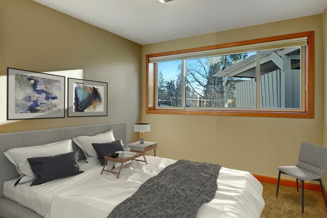 Building Photo - Hillside Bellevue Home w/ Lake Views!