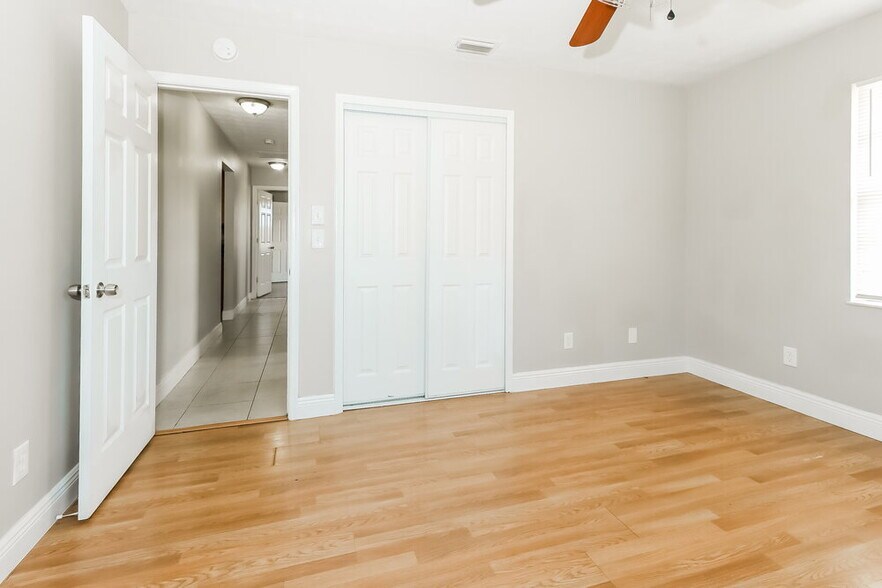 Building Photo - 360 Melton Dr