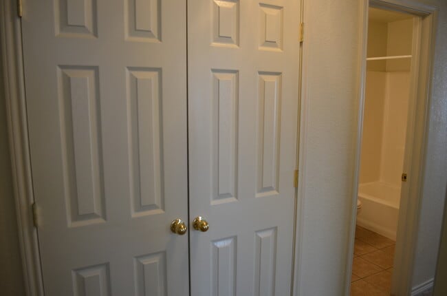 Building Photo - 326 N 10th St