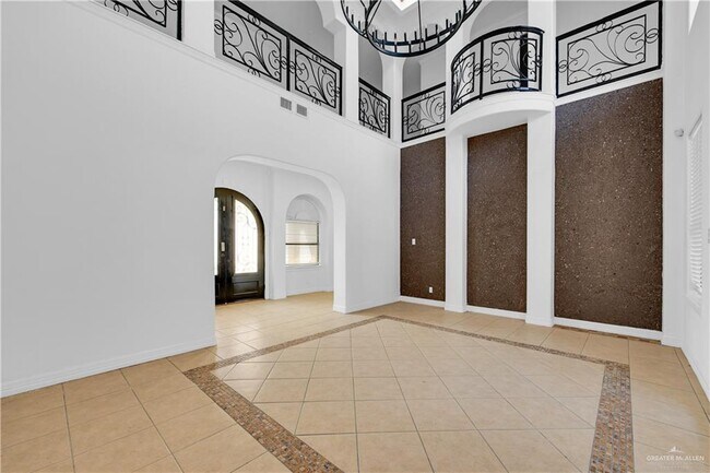 Building Photo - 24 M S St