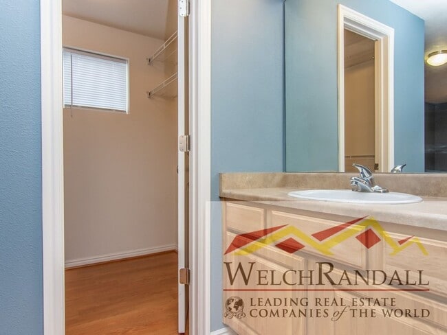 Building Photo - Comfort Meets Style: 2 Bed, 1.5 Bath Herri...