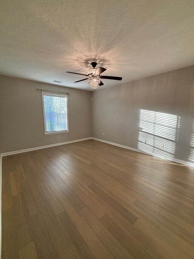 Building Photo - AVAILABLE NOW- LOW MAINTENANCE, MOVE-IN READY PATIO HOME IN NE COLUMBIA!!