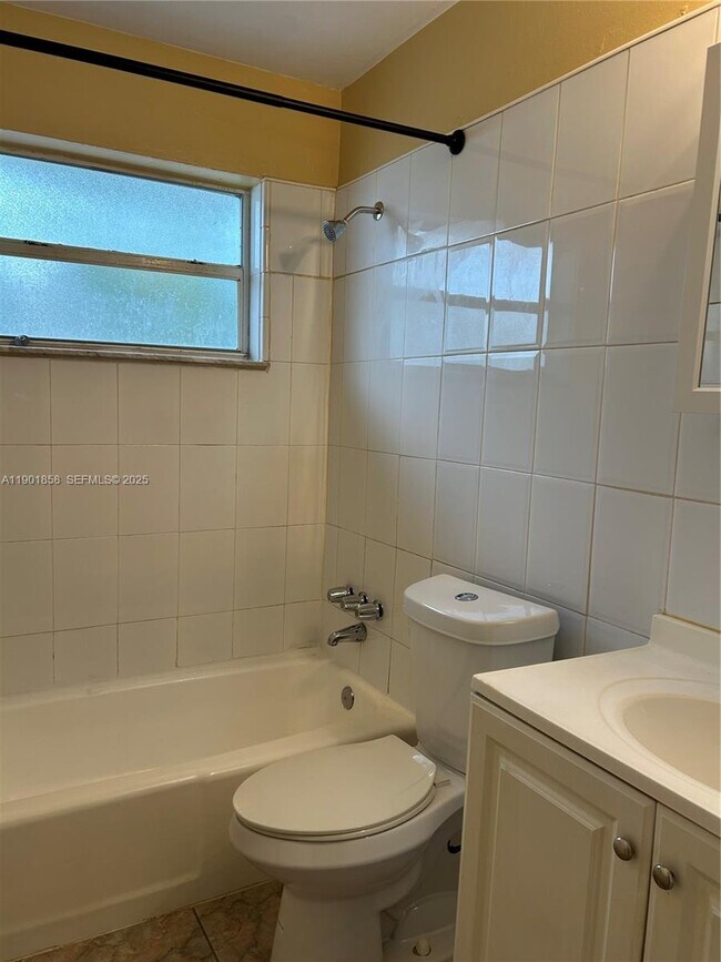 Building Photo - 5200 NW 17th Ct