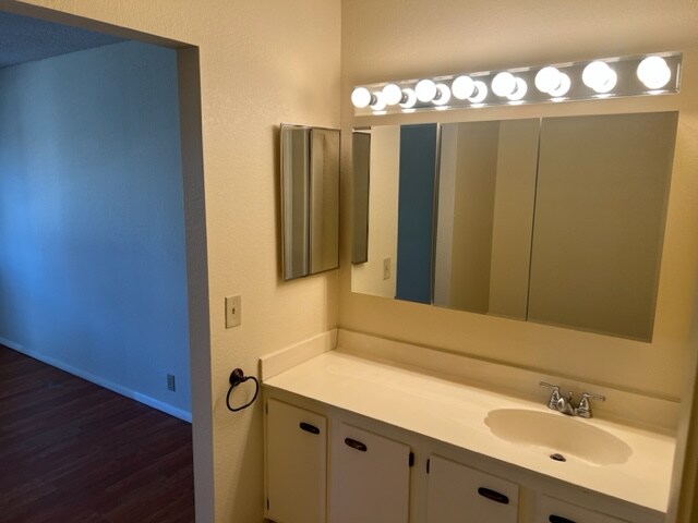 Building Photo - 4150 E Cactus Rd