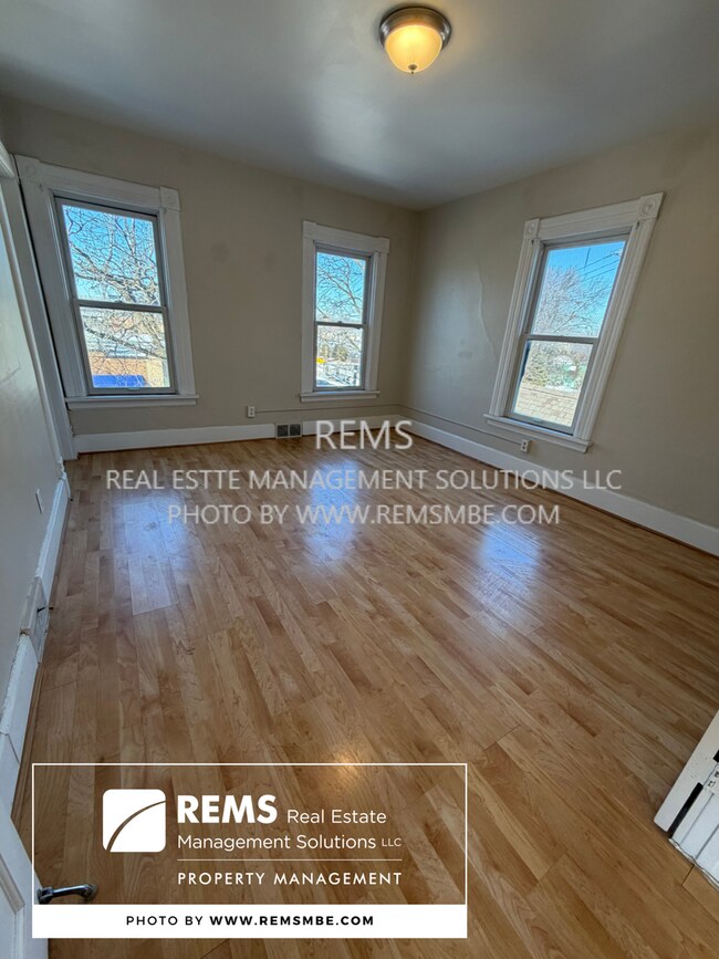 Building Photo - 947 Williamson St