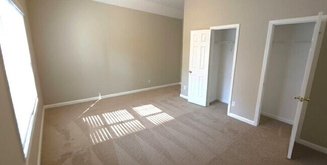 Building Photo - 984 Pointers Way