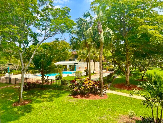 Building Photo - 5155 E Sabal Palm Blvd