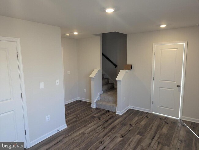 Building Photo - 294 Watercourse Dr