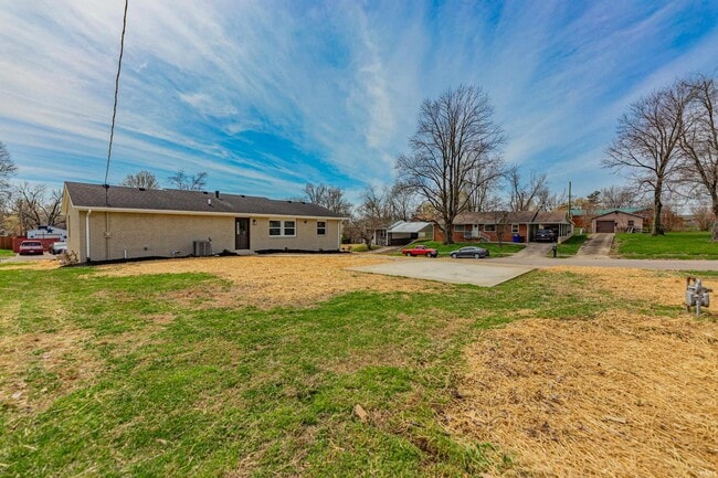 Building Photo - 911 Mayfair Dr