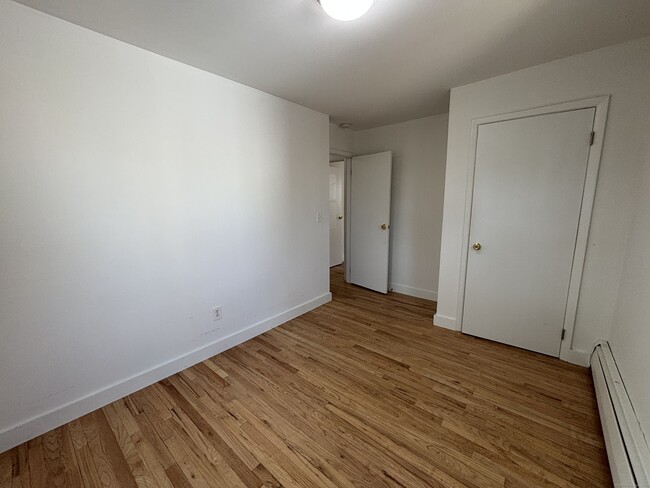 Building Photo - 123 Platt St