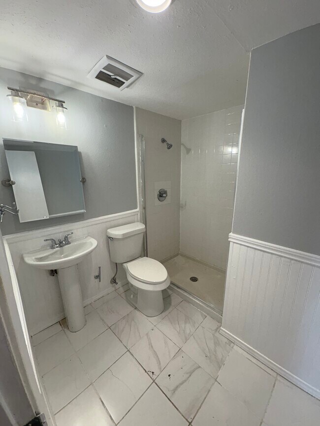 Building Photo - 5049 Overcrest Dr