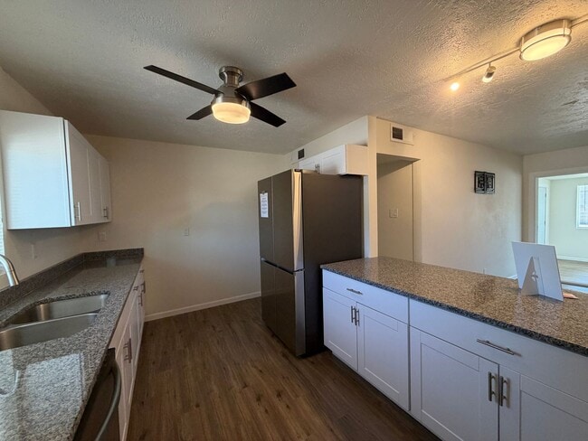 Building Photo - Updated 3 Bedroom Single Story Home Available Near Eubank Blvd NE & Constitution Ave NE!