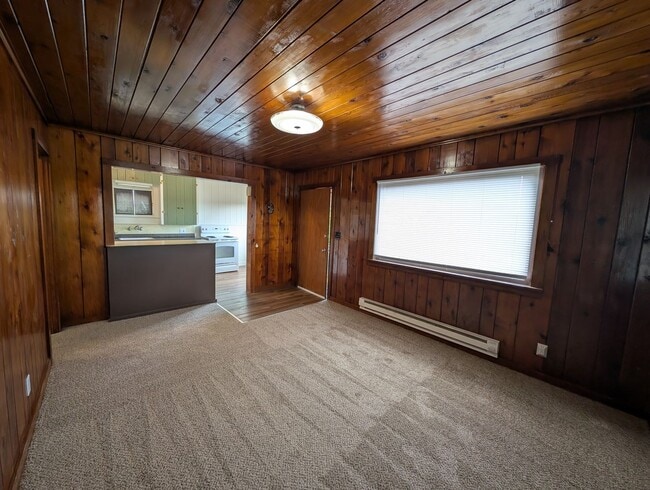 Building Photo - Manette View Apartment For Rent! Will Not ...